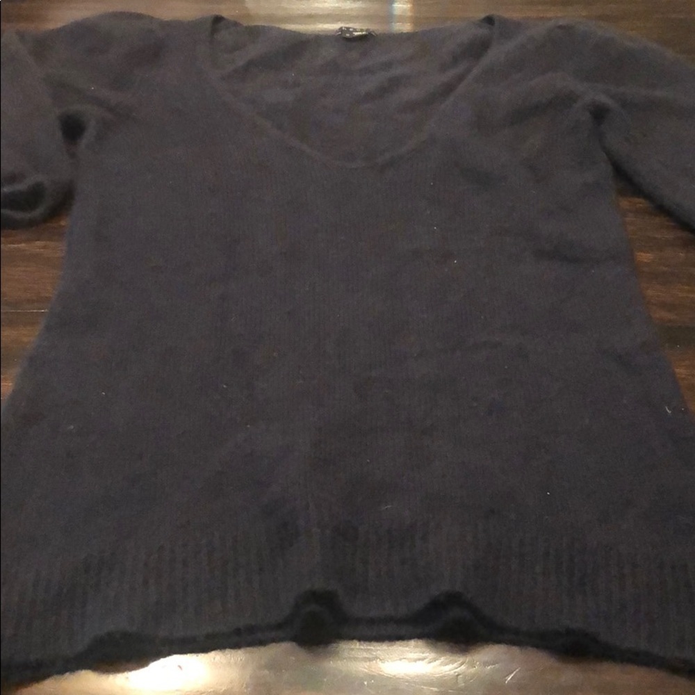 Theory cashmere navy v-neck sweater size M